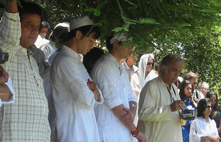 Chandrakant with Khan Sahib’s sons  Manek Khan , Alam Khan, and Ashish Khan. Photo Credit: GAK, California