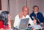 Shri G. Rajnarain explaining design of Digital Veena